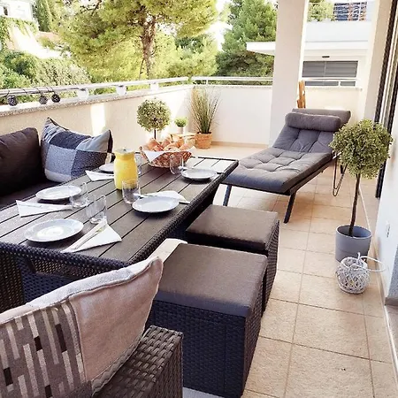 Newhome Nicole *