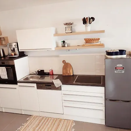 Newhome Nicole *